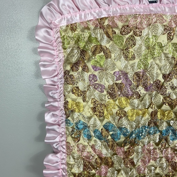 Vintage Boho Floral Embroidered Table decor - Picture 2 of 10